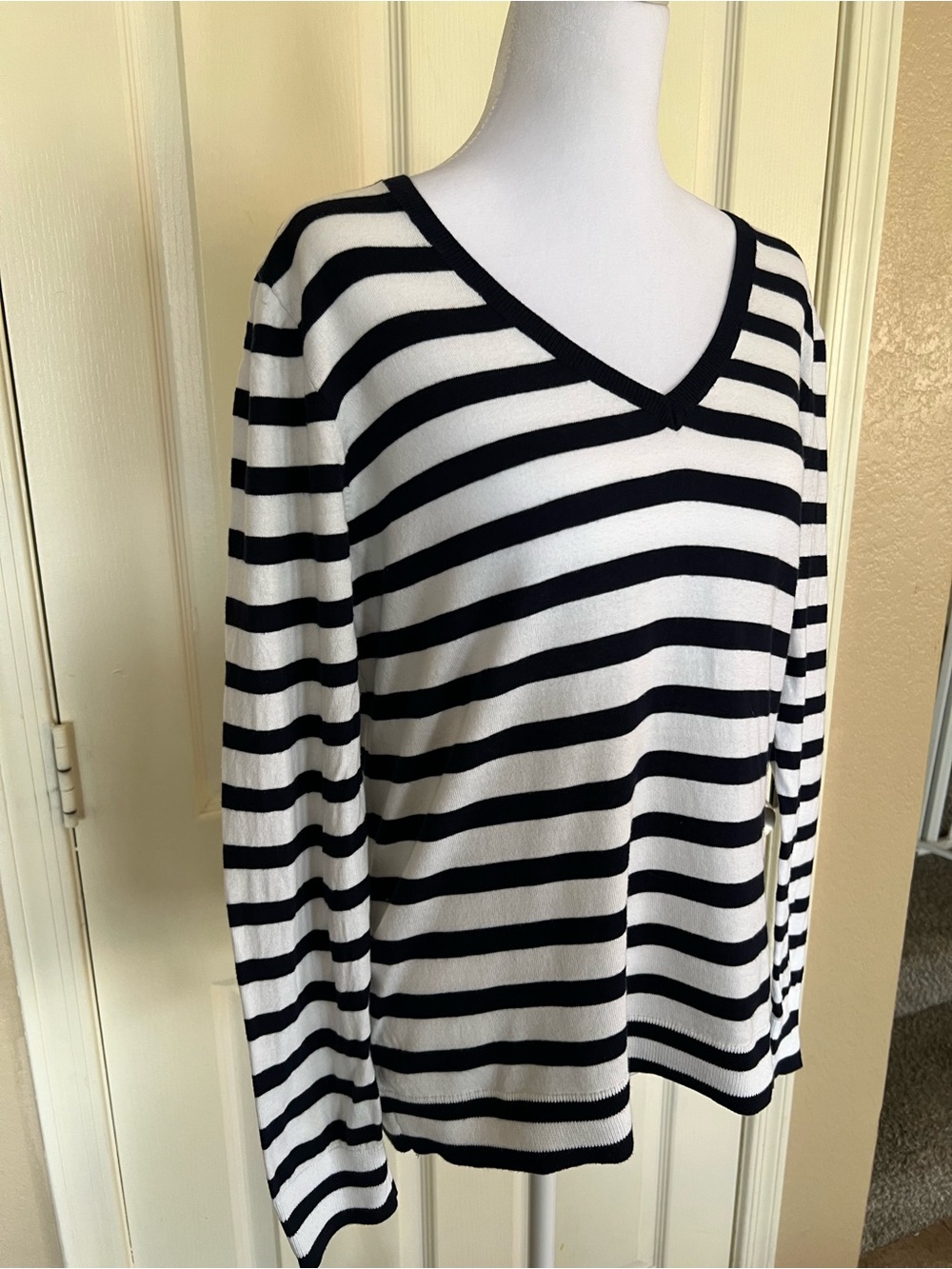 J.Crew Blackish-Blue White Striped 100% Cotton V-Neck Lightweight Sweater Size L - Picture 4 of 9